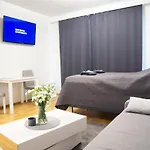 Apartamento Railway Station & *
