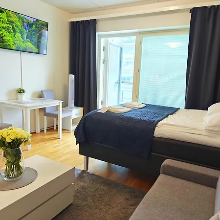 Huoneisto Railway Station & *